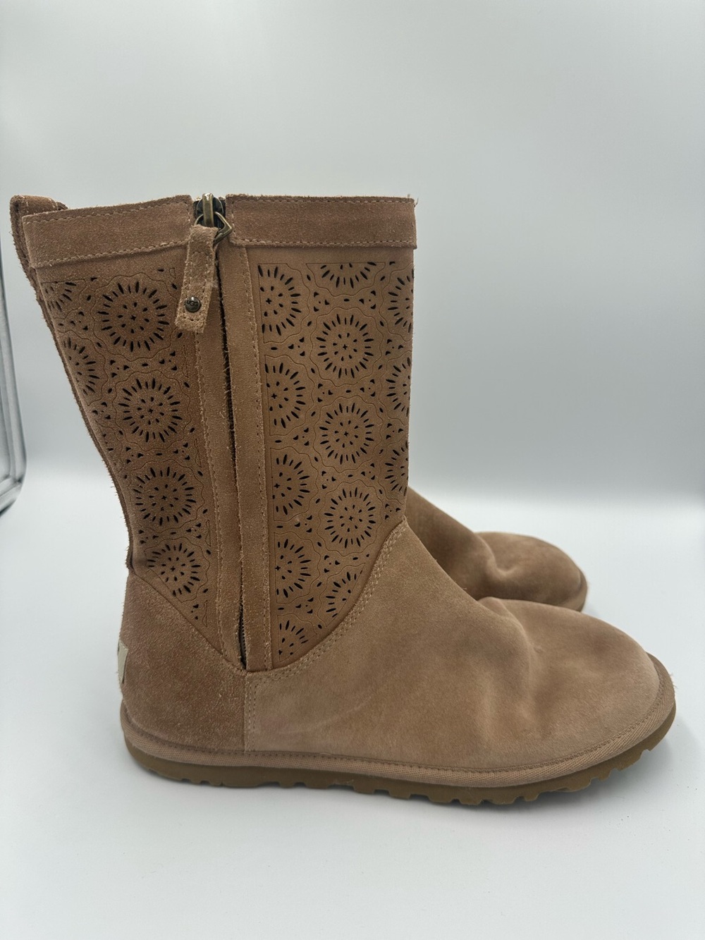 Ugg Australia Lo Pro Women’s Size 8 Perforated Brown Leather SN 1003525